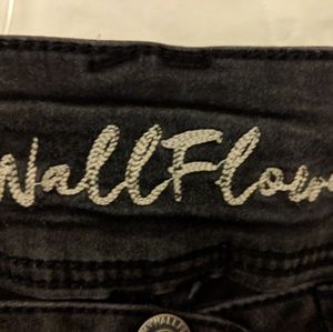 Black Wallflower capris